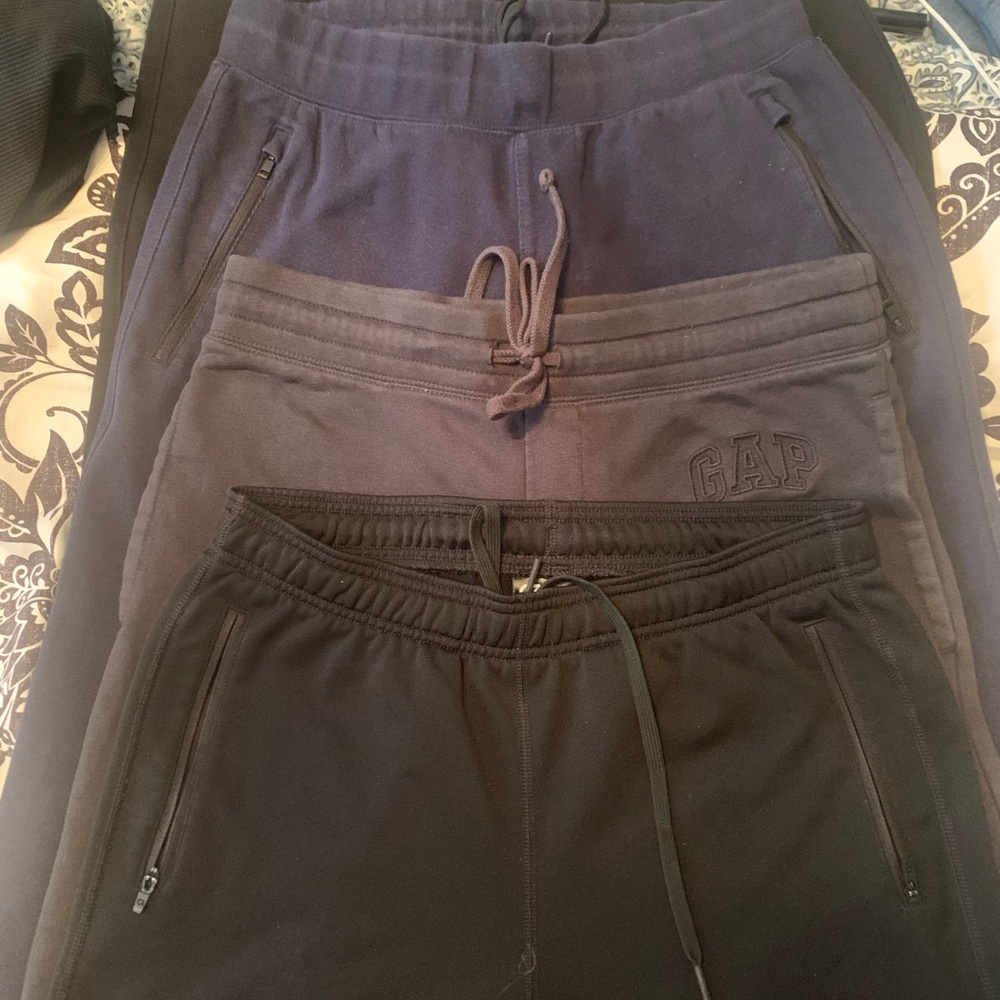 4 pair of sweatpants Uniqlo and Gap